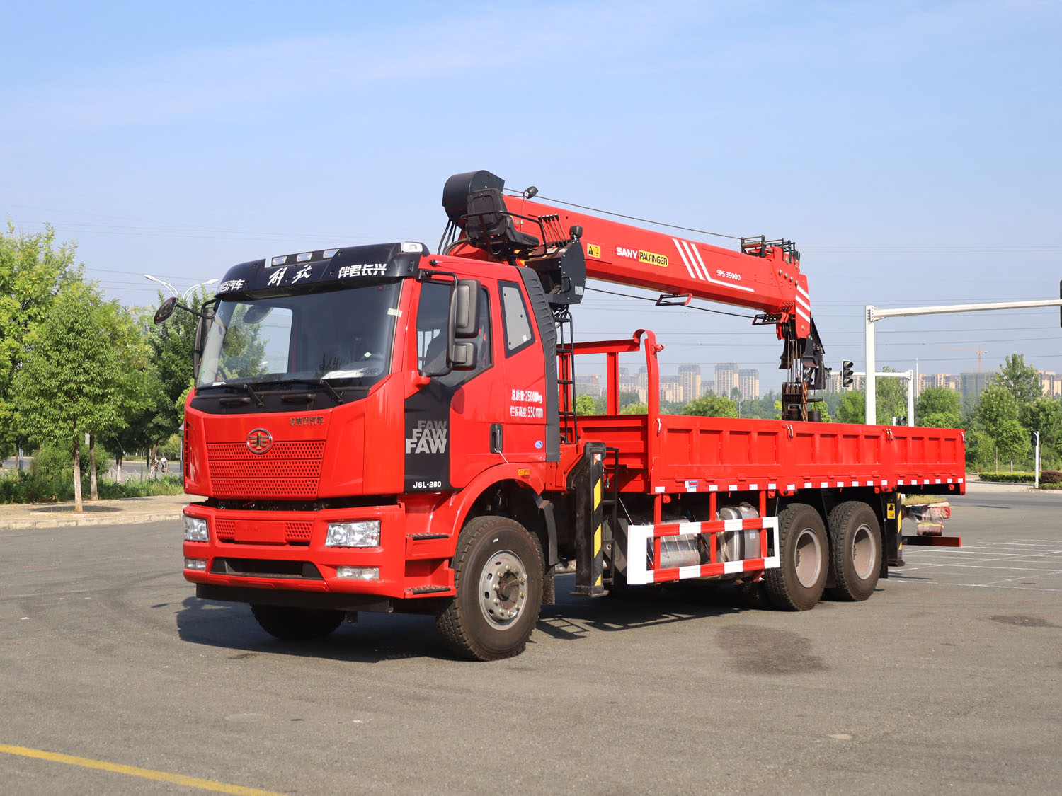 解放J6L后雙橋上裝三一14噸直臂式吊機（短軸距，帶副鉤）